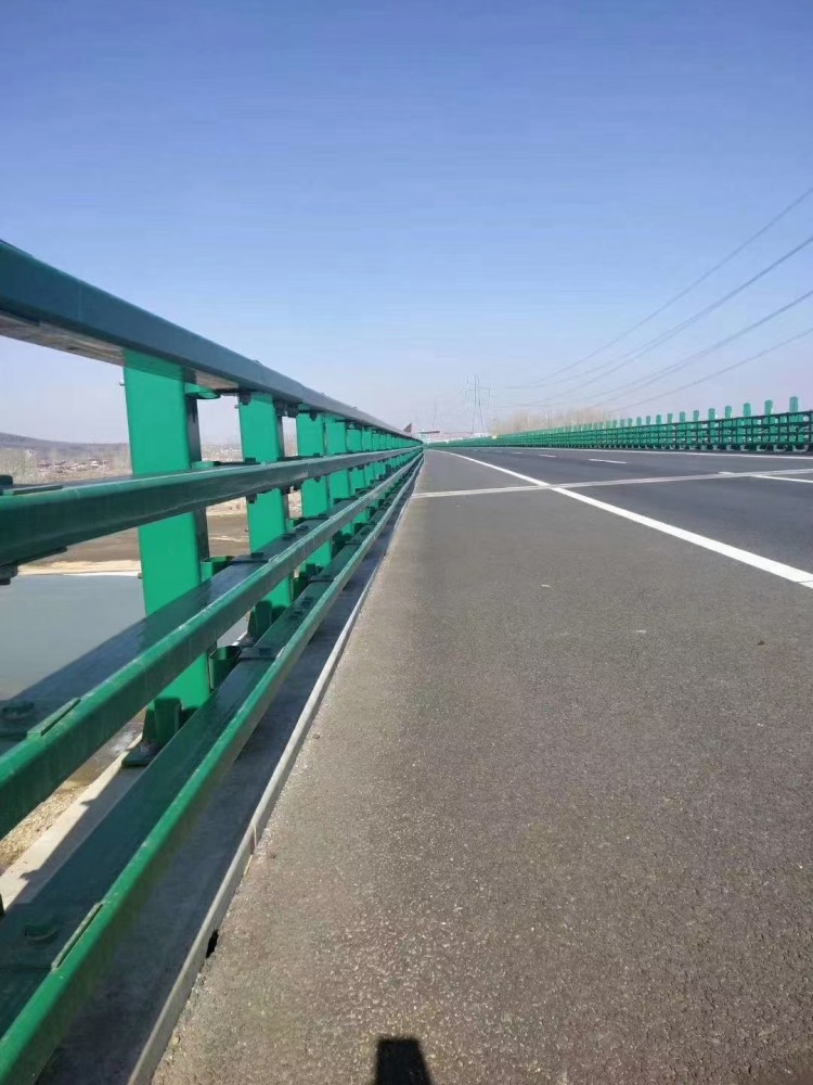 三橫梁防撞護欄 三橫梁防撞護欄